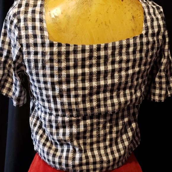 Adorable tiered gingham top - Picture 2 of 3